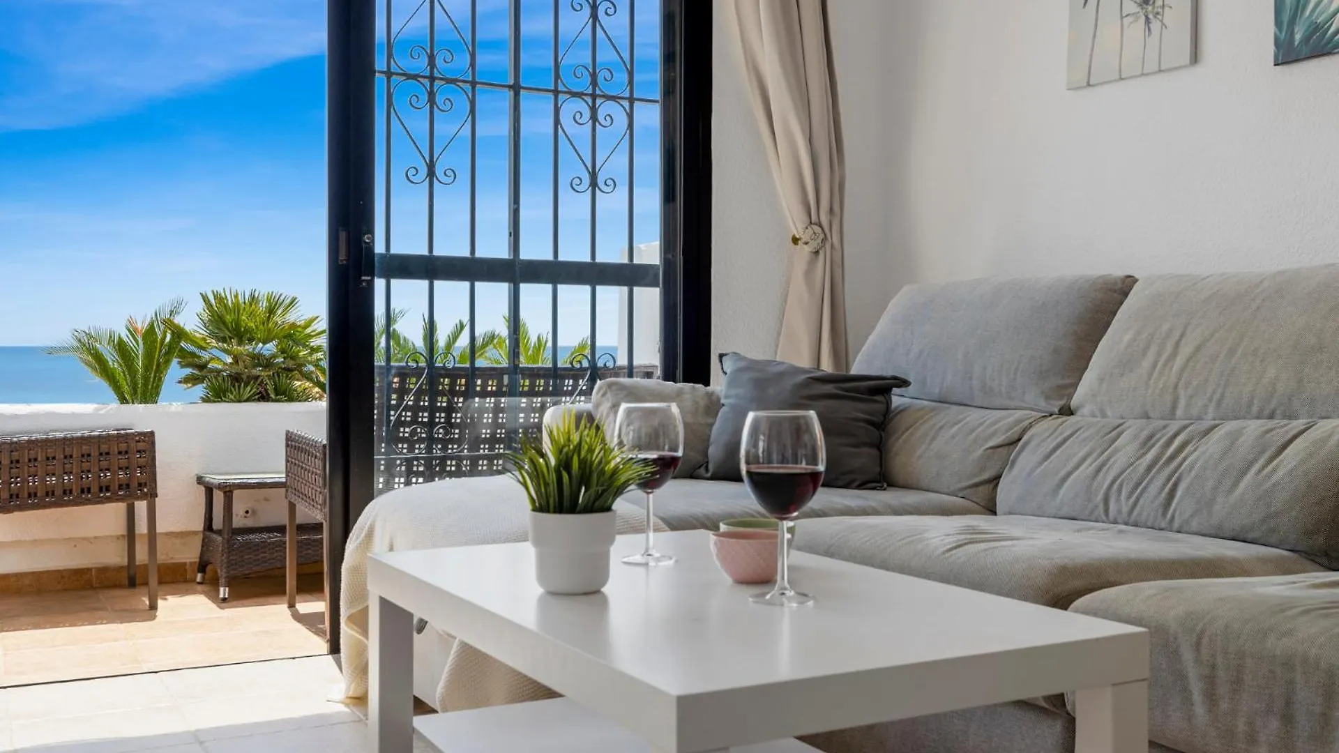 Seaview Apartment Near Golf With Pool By Costarentals - Ref 69 Sitio de Calahonda 0*,  Spain